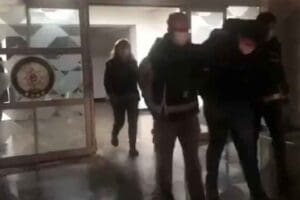 Irak'ta faaliyet g&ouml;steren bankanın m&uuml;d&uuml;r&uuml;, kendisini 'borsacı' olarak tanıtan &Uuml;rd&uuml;nl&uuml;