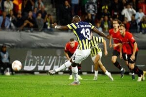 UEFA Avrupa Ligi B Grubu ikinci haftasında Fenerbah&ccedil;e,&nbsp;Rennes deplasmanında 2-0