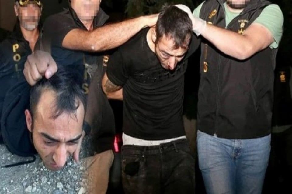 İstanbul Başahşehir'de 2 kişiyi &ouml;ld&uuml;r&uuml;p, Fatih'te de 2'si polis 4