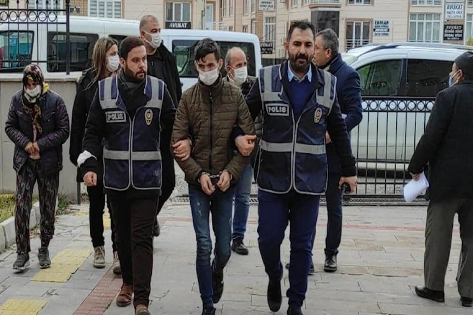 Burdur'da ge&ccedil;en yıl 2 yaşındaki yeğeni Ayşenur Kazık'a ayağıyla vurarak