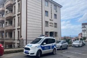 Zonguldak'ın Ereğli il&ccedil;esinde, 5'inci kattan d&uuml;şen 2 yaşındaki erkek bebek,