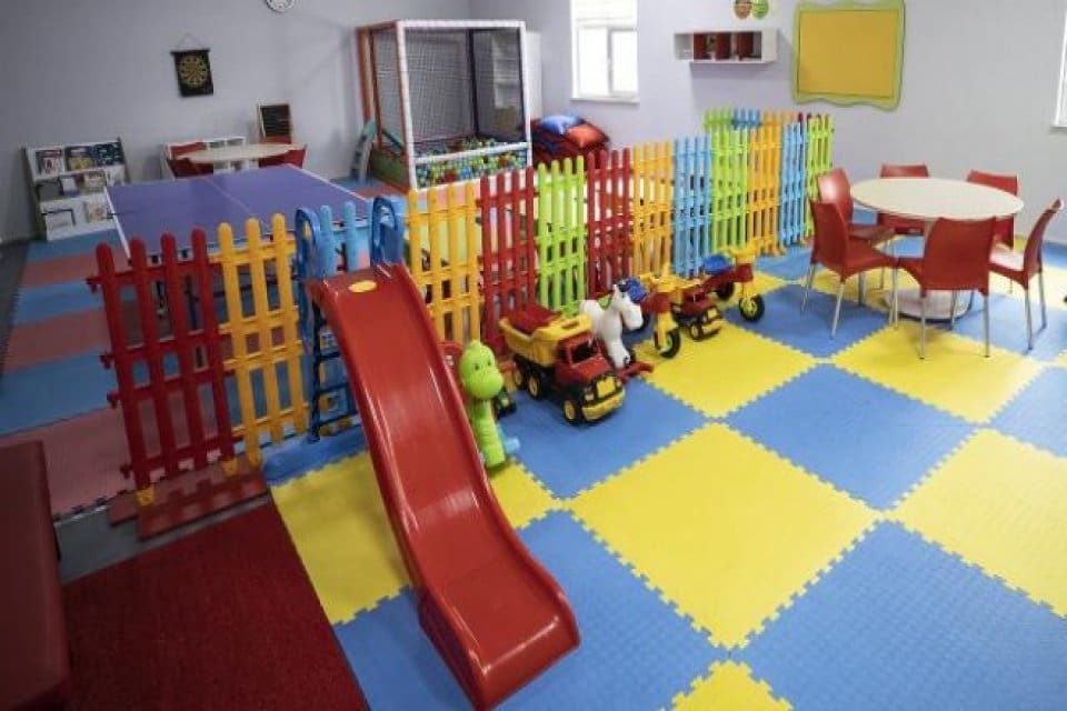 Zeytinburnu'nda &ouml;zel kreşte 22 aylık kızının d&ouml;v&uuml;ld&uuml;ğ&uuml;n&uuml; iddia eden kadın,