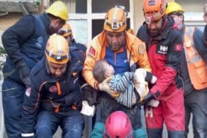 Hatay'da enkaz altında kalan 2 yaşındaki Mert Tatar, depremden 79