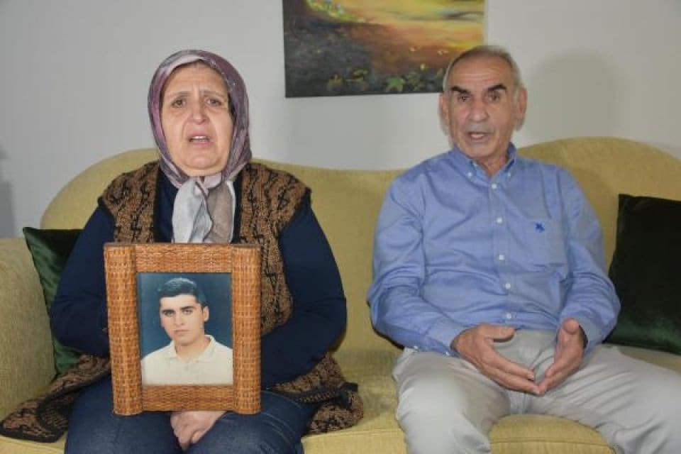 İzmir'in Karşıyaka il&ccedil;esinde, 20 yıl &ouml;nce o d&ouml;nem 30 yaşındayken,