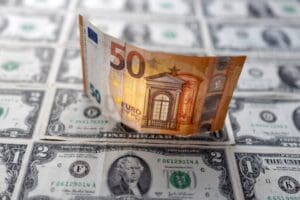 Euro, enerji krizinin resesyon korkularını tetiklemesiyle son 20 yılın en