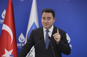 DEVA Partisi lideri Ali Babacan, seçim çalışmaları kapsamında İstanbul’da konuştu.