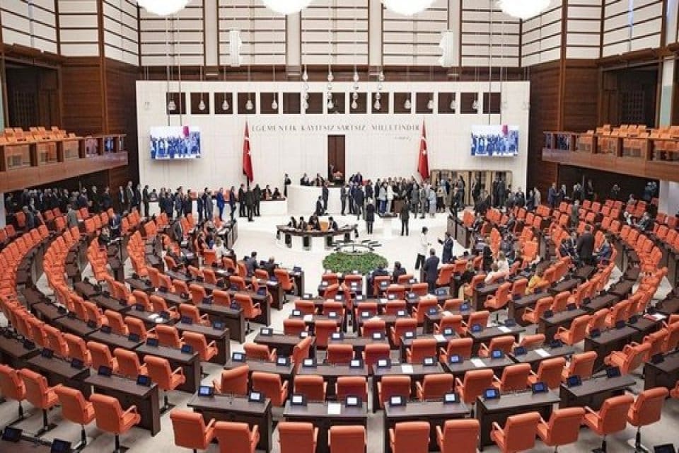 Depremden etkilenen ve m&uuml;cbir sebep ilan edilen 11 il ile