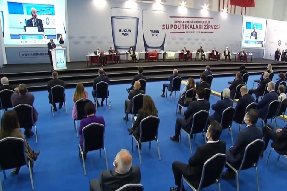 S&uuml;rd&uuml;r&uuml;lebilir Su Politikaları Zirvesi'nde konuşan İzmir B&uuml;y&uuml;kşehir Belediye Başkanı Tun&ccedil;