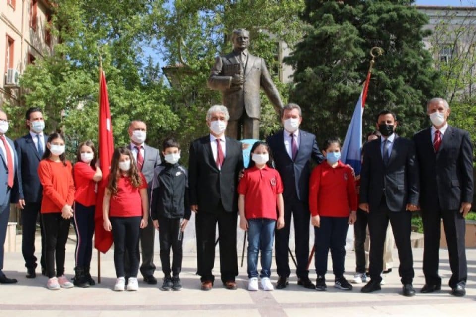 23 Nisan Ulusal Egemenlik ve &Ccedil;ocuk Bayramı ve T&uuml;rkiye B&uuml;y&uuml;k