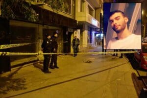 İzmir'in Konak il&ccedil;esinde, apartman dairesinde toplanıp, eğlenen arkadaş grubu arasında