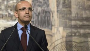 Kulislerde, Cumhurbaşkanı Erdoğan’ın seçimlerin ardından külliyede görüştüğü Mehmet Şimşek’i ekonominin başına