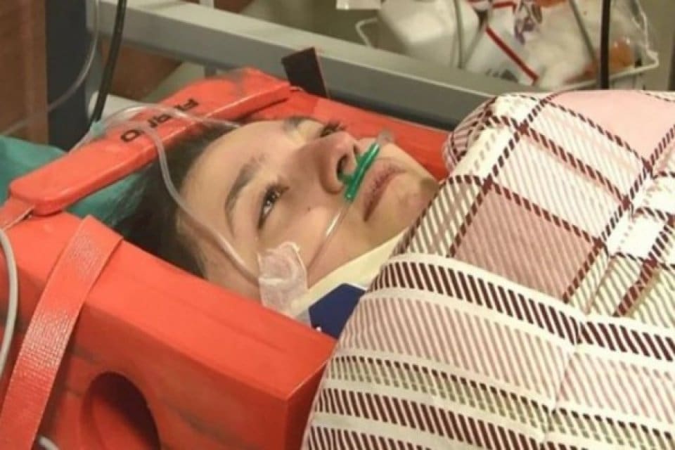 Kahramanmaraş'ta&nbsp;depremin 248'inci saatinde enkazdan yaralı &ccedil;ıkarılan Aleyna &Ouml;lmez, tedavi g&ouml;rd&uuml;ğ&uuml;