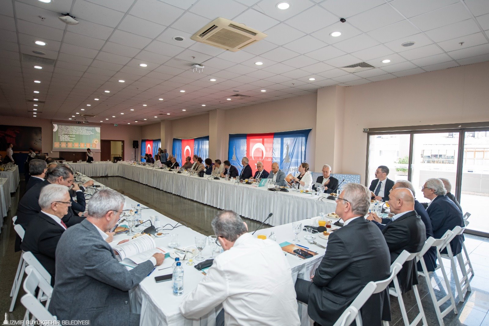 İzmir Ekonomik Kalkınma Koordinasyon Kurulu’nun (İEKKK) 118. toplantısı İzmir Büyükşehir Belediye