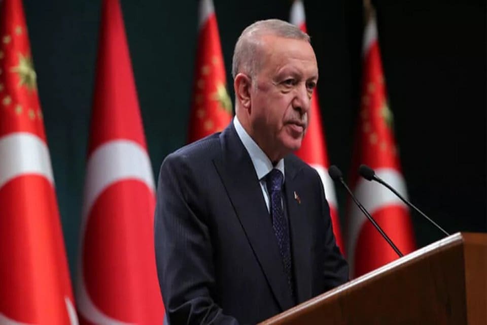Cumhurbaşkanı Recep Tayyip Erdoğan, mayıs ayında 45 bin yeni s&ouml;zleşmeli
