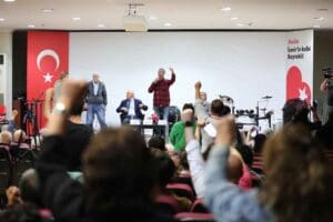 Deniz Gezmiş&rsquo;in ağabeyi Bora Gezmiş ve m&uuml;cadele arkadaşlarının katıldığı etkinlikte