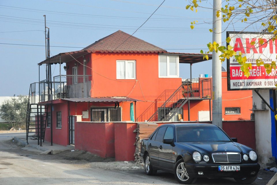Manisa'nın Saruhanlı ilçesinde, 38 yılda 2 resmi nikahlı eşini öldüren,