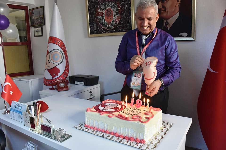 İzmir'de 3 kez kanseri yenen ve Kolostomili ve Ostomililer Derneği