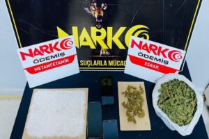 İZMİR'in 2 ayrı il&ccedil;esinde yapılan operasyonlarda, &ccedil;eşit miktar ve t&uuml;rde