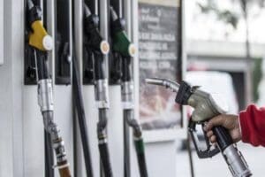 Brent petrol fiyatları ve d&ouml;vizdeki değişikliklerle birlikte g&uuml;ncel benzin ve