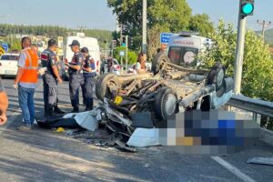 MUĞLA'da, 3 otomobilin karıştığı kazada Ali Kurt (56) ile eşi