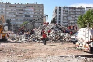 İZMİR'in Seferihisar il&ccedil;esi a&ccedil;ıklarında meydana gelen 6.6 b&uuml;y&uuml;kl&uuml;ğ&uuml;ndeki depremde 30