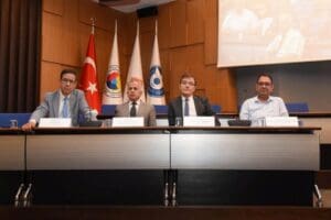 İzmir'de faaliyetlerini s&uuml;rd&uuml;ren 32 kooperatif, mevzuattaki değişiklikleri ve sekt&ouml;rdeki sorunları