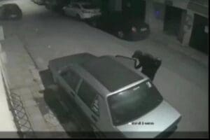Eskişehir'de kapısını 32 saniyede a&ccedil;tığı otomobilden teyp ve ses sistemini