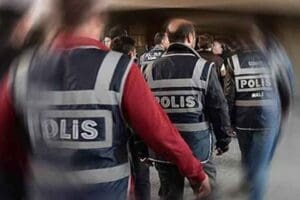 İZMİR'in Konak İl&ccedil;e Belediyesinde Ruhsat Denetim M&uuml;d&uuml;rl&uuml;ğ&uuml;nde g&ouml;rev yapan memurlardan