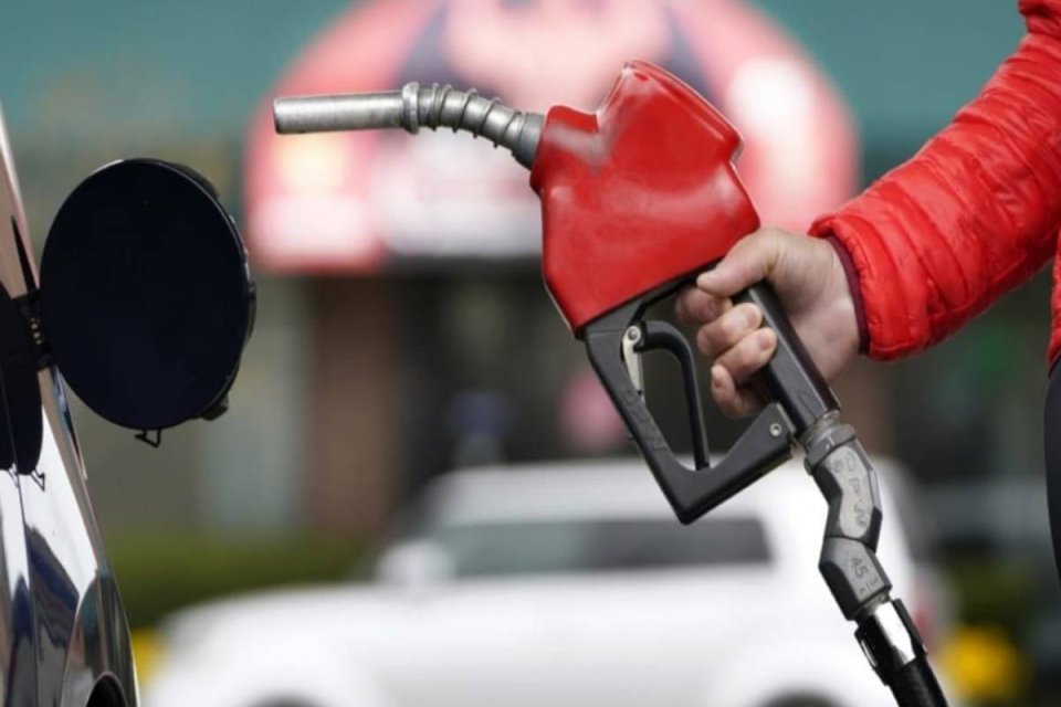 Brent petrol fiyatları ve d&ouml;vizdeki değişikliklerle birlikte vatandaşlar&nbsp;benzin ve motorin&nbsp;fiyatlarını