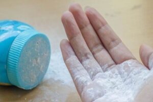 Piyasada satılan talk pudralarından 21 numune toplandı. Analizler sonucu 5