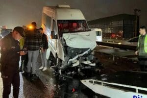 Kocaeli'nin Gebze il&ccedil;esinde 9 aracın karıştığı zincirleme trafik kazasında 1