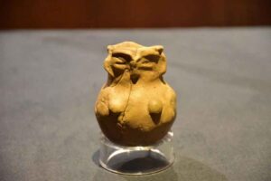 İZMİR'in Menderes il&ccedil;esindeki Baklatepe H&ouml;y&uuml;ğ&uuml;'nde bulunan yaklaşık 5 bin yıllık