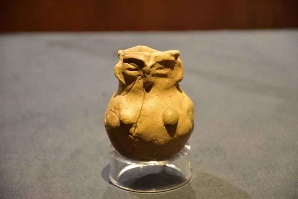 İZMİR'in Menderes il&ccedil;esindeki Baklatepe H&ouml;y&uuml;ğ&uuml;'nde bulunan yaklaşık 5 bin yıllık