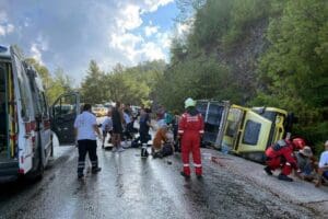&nbsp; ​MUĞLA'nın Marmaris il&ccedil;esinde yağış nedeniyle kayganlaşan yolda Irak uyruklu