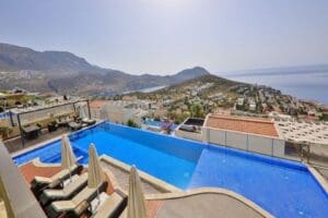 Corona vir&uuml;s salgını insanların tatil alışkanlıklarını değiştirdi. Kitlesel turizmden ka&ccedil;maya