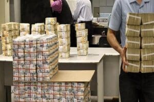 Eski Ziraat Bankası Genel M&uuml;d&uuml;r Yardımcısı Şenol Babuş&ccedil;u, 500 liralık