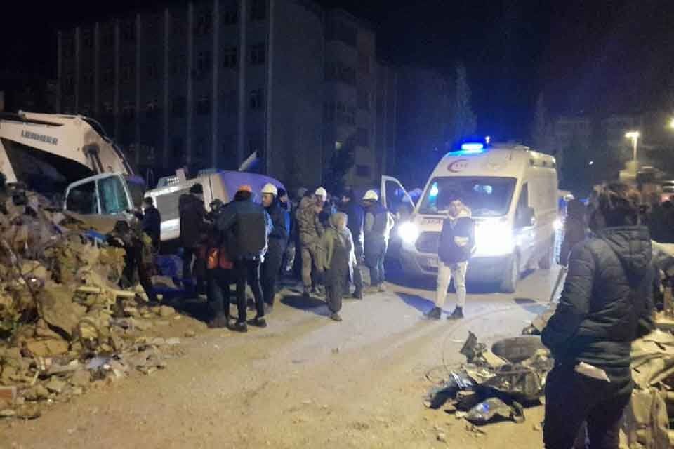 Kahramanmaraş'ta depremde yıkılan binanın enkazında kalan 6 aylık hamile Buse