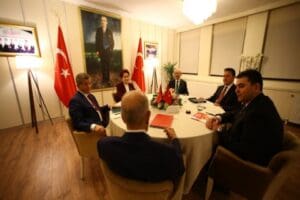 Altı muhalefet partisi genel başkanı, Demokrat Parti lideri G&uuml;ltekin Uysal'ın