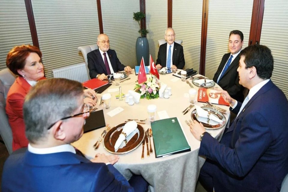 6’lı masanın kurmayları, güçlendirilmiş parlamenter sistem metnini anayasaya uyarladıkları çalışmayı
