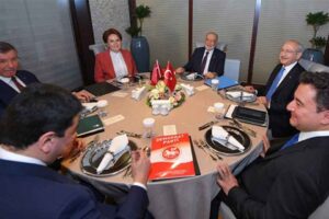 DEVA gibi Gelecek Partisi de kendi logosuyla seçime katılacak. Ancak