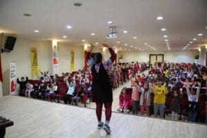 Bayraklı Belediyesinin TAKSAV iş birliğiyle 10&rsquo;uncu Uluslararası Tiyatro Festivali kapsamında