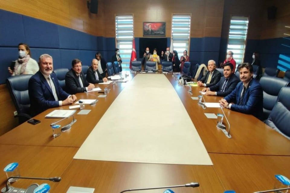 TBMM'de 6 partinin ger&ccedil;ekleştirdiği&nbsp;'G&uuml;&ccedil;lendirilmiş Parlamenter Sistem' &ccedil;alışmasının 3'&uuml;nc&uuml; toplantısının ardından