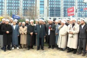 6 yaşındaki &ccedil;ocuğun evlendirilmesiyle ilgili dava kapsamında adliyeye sevk edilen