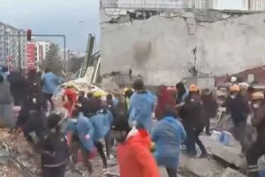 Kahramanmaraş merkezli 7.7 şiddetindeki deprem Şanlıurfa'yı da vurmuştu! Kurtarma çalışmalarının