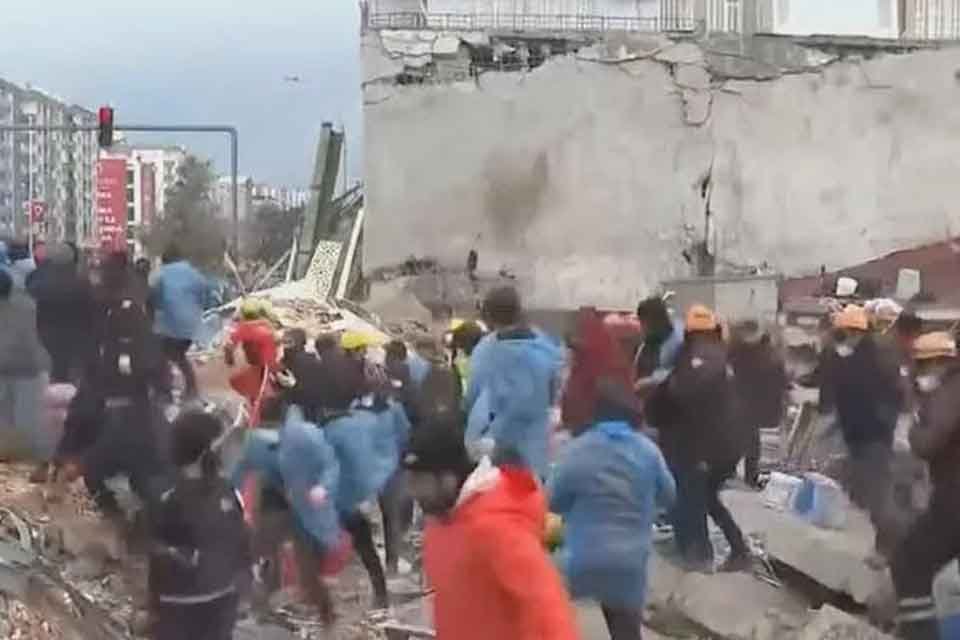 Kahramanmaraş merkezli 7.7 şiddetindeki deprem Şanlıurfa'yı da vurmuştu! Kurtarma çalışmalarının