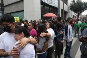 Meksika'nın Michoacan eyaletinde 7,6 b&uuml;y&uuml;kl&uuml;ğ&uuml;nde deprem meydana geldi. Deprem nedeniyle