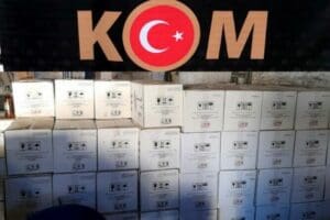 Muğla'nın Yatağan il&ccedil;esinde polisin d&uuml;zenlediği operasyonda 7 bin 880 şişe