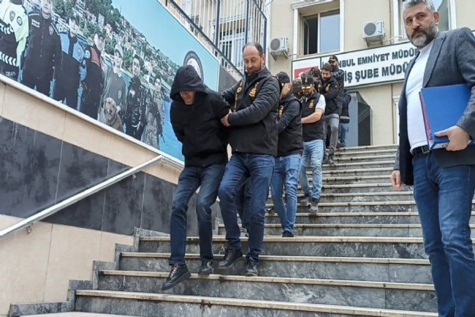 İstanbul merkezli 7 ilde otomobil hırsızlarına y&ouml;nelik yapılan eş zamanlı