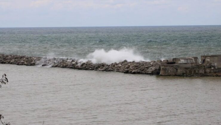 7 metreyi aşan dalgalar oluştu… Zonguldak’ta kuvvetli rüzgar!