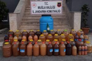 MUĞLA'nın Seydikemer il&ccedil;esinde jandarma ekiplerince d&uuml;zenlenen operasyonda 750 litre sahte